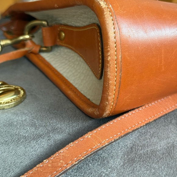 VINTAGE Dooney & Bourke Tan and Cream Genuine Leather Crossbody Bag - Picture 16 of 16